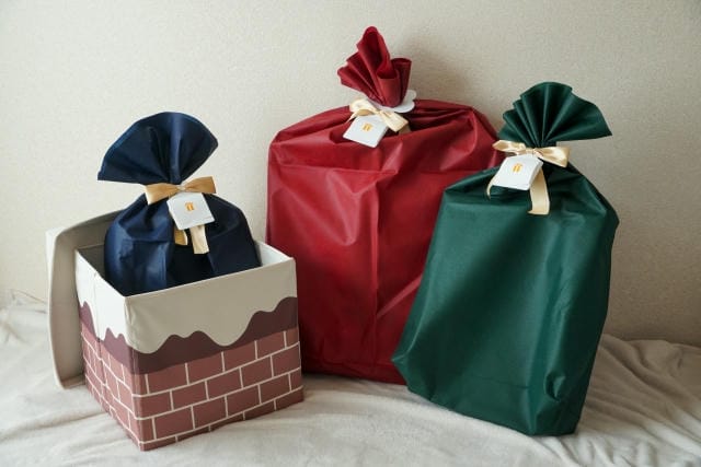 クリスマスプレゼントの袋はどこに売ってる？用途別の店舗の使い分け