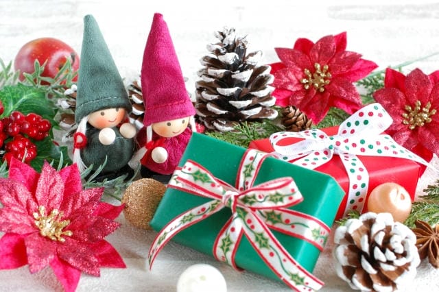 クリスマスプレゼントはサンタと親で別にするべき？実態と注意点