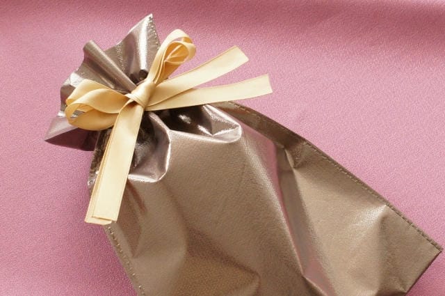 クリスマスプレゼントが袋に入らない！資材調達や演出によるカバー術