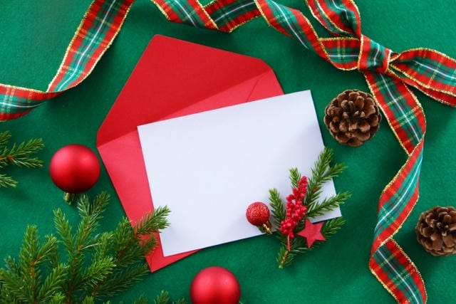 クリスマスプレゼントが遅れることを手紙やメッセージで伝える方法