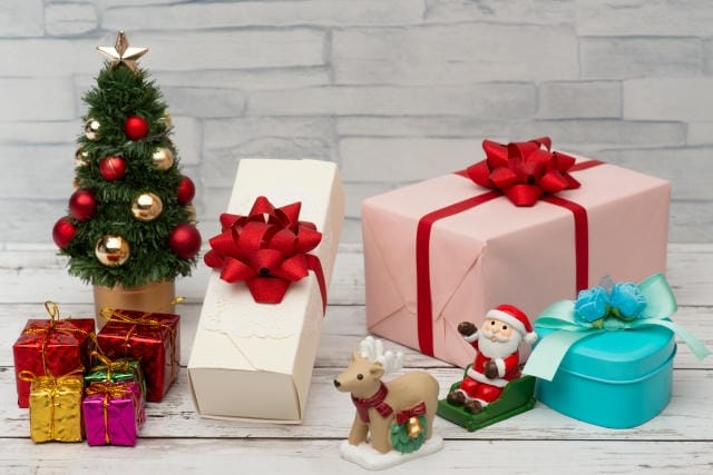 クリスマスプレゼントはネットで買うか店舗購入のどっちがいい？