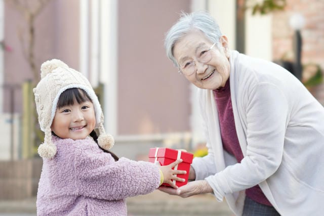 孫へのクリスマスプレゼントは何歳まで？終了年齢の目安や判断基準