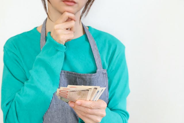 親から高校生へのクリスマスプレゼントの金額は？消費動向と予算配分